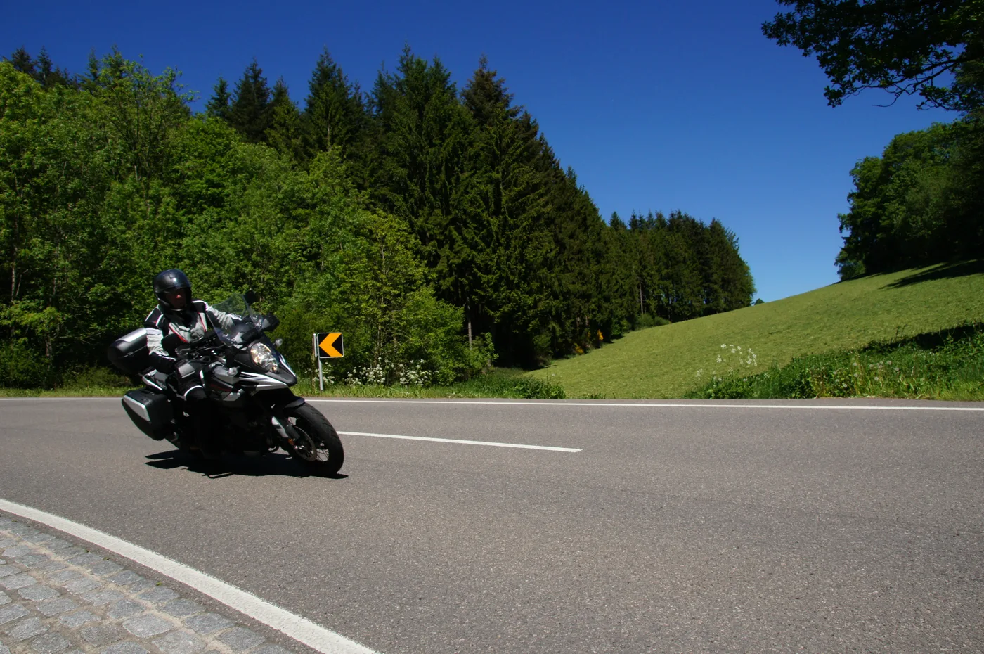 Unterwegs auf luxemburgischer Landstraße